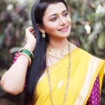 Jui Gadkari Instagram - For Aishwarya Sarang haldi ceremony.. #gharogharimatichyachuli #juigadkari #marathimulgi #sayali #tharlatarmag 📸 @bhim.gaikwad Hair- @sh.ukla6613 Makeup- me! Costume- @vili_vaishali Jewellery- @dhanashree_art_jewels