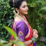 Jui Gadkari Instagram - Just like that!!! Clicked by- @bhim.gaikwad Jewellery- @dhanashree_art_jewels #juigadkari #marathimulgi