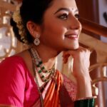 Jui Gadkari Instagram - Photo shoots inbetween shoots!!! 📸 @bhim.gaikwad Jewellery: @dhanashree_art_jewels Hair: @sh.ukla6613 Makeup: Me!!! Costume: @vili_vaishali Costume Asst: @gayatri31_artistry @star_pravah #juigadkari #saree #traditional #sayali #tharlatarmag #india #indianwomen
