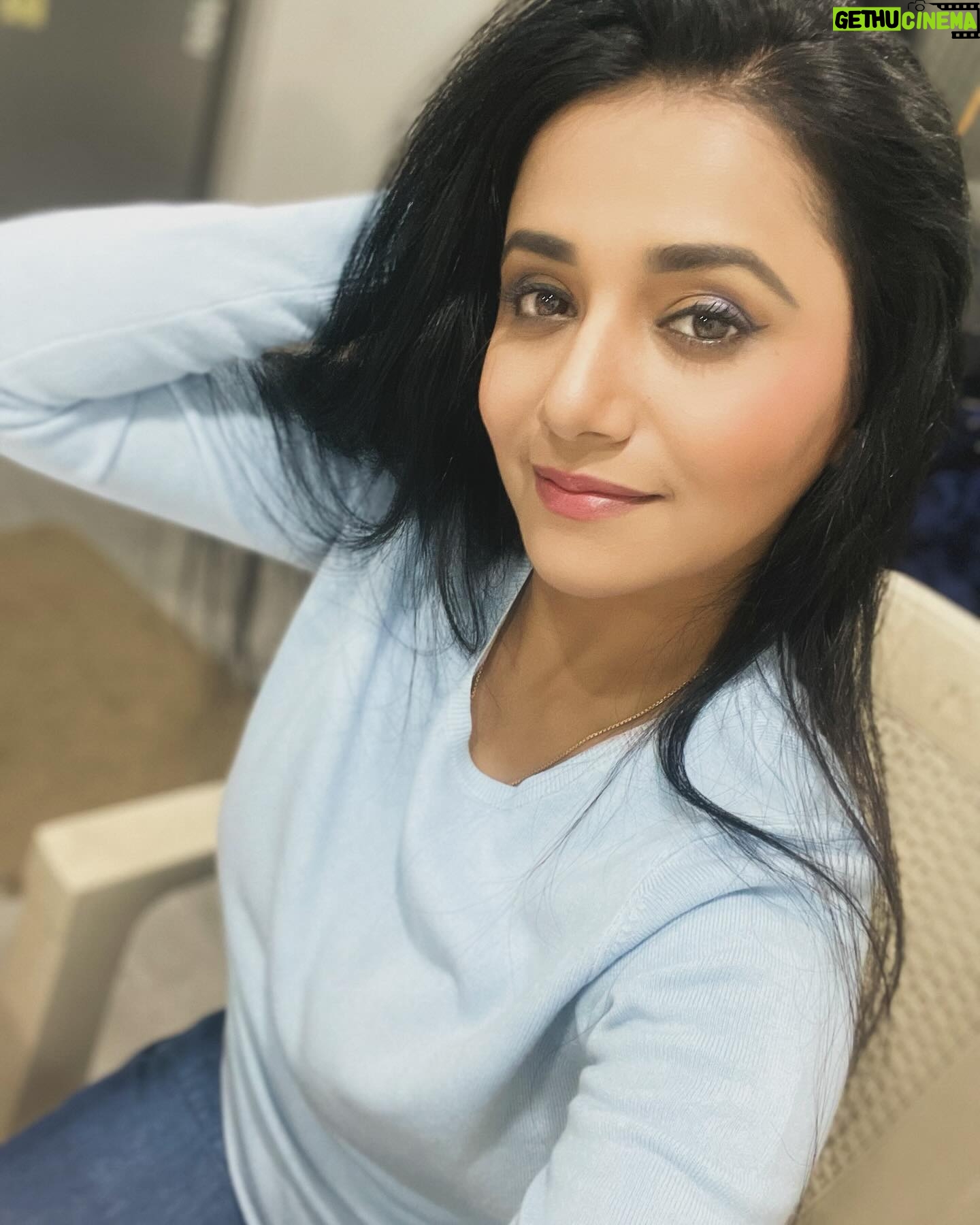 Jui Gadkari Instagram - I dont believe in a packup selfie!!! 🤭🤭