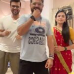 Jui Gadkari Instagram - Hum aur hamare director saahab 😊😜😜😜