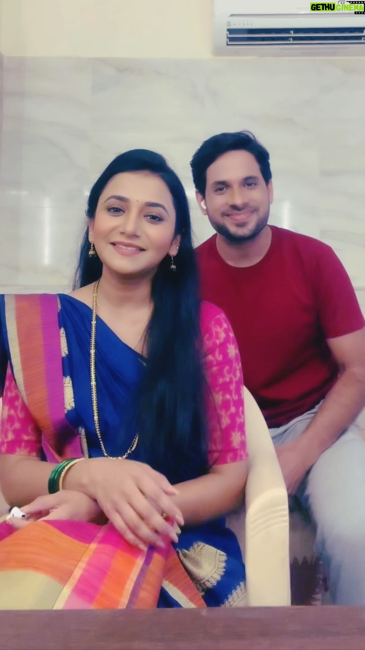 Jui Gadkari Instagram - One more!!! Hope u all like it!! Also suggest us new duets in the comments! We will surely try to sing and post it in our reels!! #juigadkari #sayali #tharlatarmag #juigsings #music #hobby #love #song #titletrack #marathi #trending #cover Original credits: Movie:Wazir Song: Tere Bin Singer: @shreyaghoshal @sonunigamofficial Lyrics: @vidhuvinodchoprafilms Vinod Chopra Music: @moitrashantanu