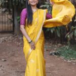 Jui Gadkari Instagram - For Aishwarya Sarang haldi ceremony.. #gharogharimatichyachuli #juigadkari #marathimulgi #sayali #tharlatarmag 📸 @bhim.gaikwad Hair- @sh.ukla6613 Makeup- me! Costume- @vili_vaishali Jewellery- @dhanashree_art_jewels