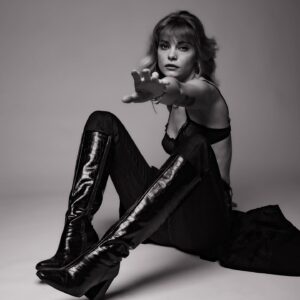 Julia Crane Instagram - Voici les premières photos que je partage de mon dernier shooting avec @aubinrebillard de chez @vibesdancetv ! 
Et je n’ai pas peur de le dire… mes préférées. 

Donnez moi votre avis 🤍