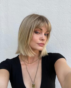 Julia Crane Instagram - Ma beauté. [ @julia ] 🫶🏼 

Petite MàJ pour son carré. 
Vous validez ? Ça lui va trop bien ✨ 
_ 

#LoickDambrineHair #HairGuru 
#coiffeur69 #lyon6 #lesalondejessica #coiffeurlyonnais #lyon6eme #lesalondejessicalyon6 #coiffeurlyon #lyonmaville #blondespecialist #blondegirl #hairspecialist #hairexpert #cuthair #bobcut #bobhair #blondehair #wellahair #wellafrance #wellapassionistasfr