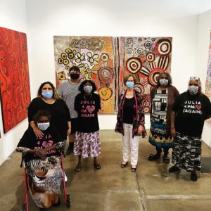 Julia Gillard Instagram - Relax everybody - this was not my unofficial campaign launch, despite the hilarious t-shirts! It was a thrill to meet with artists from the @apy_ac_collective yesterday, including Pitjantjatjara woman Sally Scales, whose work I selected to include on my Christmas Card for 2021. It was a pleasure to see the artists at work in their studio, and hear about the creativity and the culture that drive their works. I was intrigued to hear about the significant role that art plays in connecting women across generations and empowering leaders.