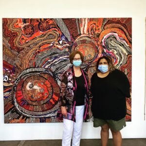Julia Gillard Instagram - Relax everybody - this was not my unofficial campaign launch, despite the hilarious t-shirts! It was a thrill to meet with artists from the @apy_ac_collective yesterday, including Pitjantjatjara woman Sally Scales, whose work I selected to include on my Christmas Card for 2021. It was a pleasure to see the artists at work in their studio, and hear about the creativity and the culture that drive their works. I was intrigued to hear about the significant role that art plays in connecting women across generations and empowering leaders.
