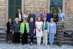 Julia Gillard Instagram - It was an honour to join this year’s Global Women Leaders Summit. Thank you to the @rockefellerfdn’s #RFBellagio Centre and @georgetown_wps for connecting an inspiring and committed group of women trailblazers. In Bellagio, we developed action plans to build inclusive economies, fight climate change, and advance women’s political leadership. We are #Overdue4Equity 
More via link in bio.