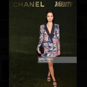 Julia Goldani Telles Instagram - Me after deciding I will rule Genovia without a husband