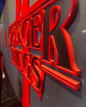 Julia Macchio Instagram - uʍoᗡ ǝpᴉsdՈ ǝɥꓕ
@strangerthingstv @netflix