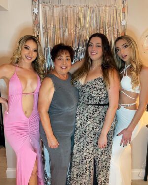 Julia Nolan Instagram - And just like that, we’re 30! 👯‍♀️💕