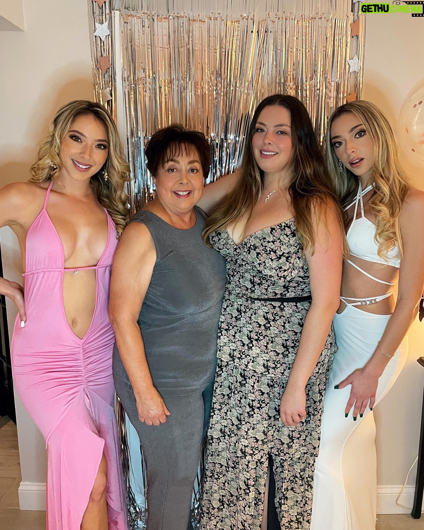 Julia Nolan - 1.5K Likes - And just like that, we’re 30! 👯♀️💕