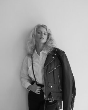 Julia Schlaepfer Instagram - More from @cowgirlmagazine 🐴🤎