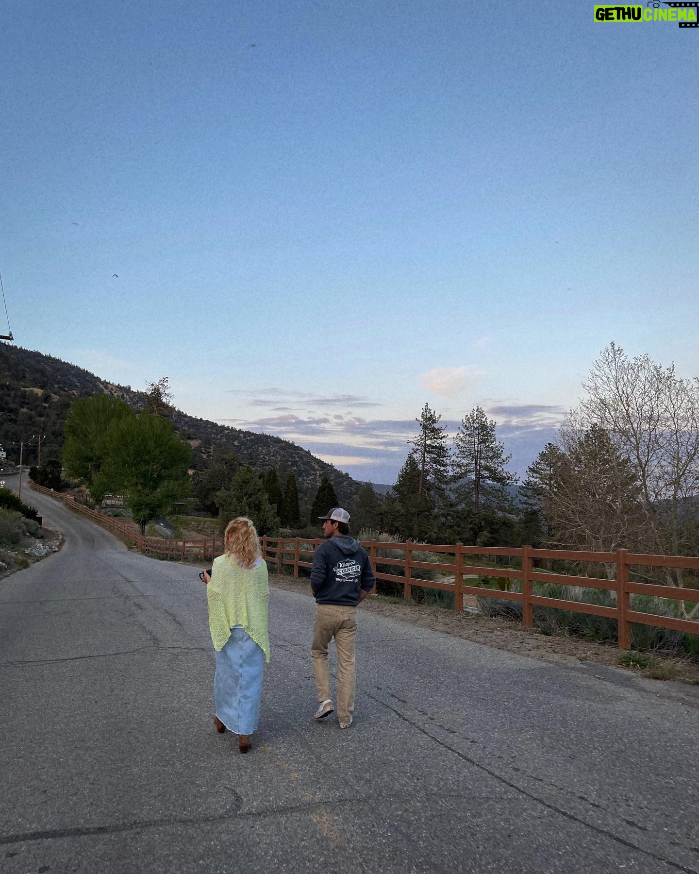 Julia Schlaepfer - 9.1K Likes - Pals in the mountains 🏔️🤍🏔️