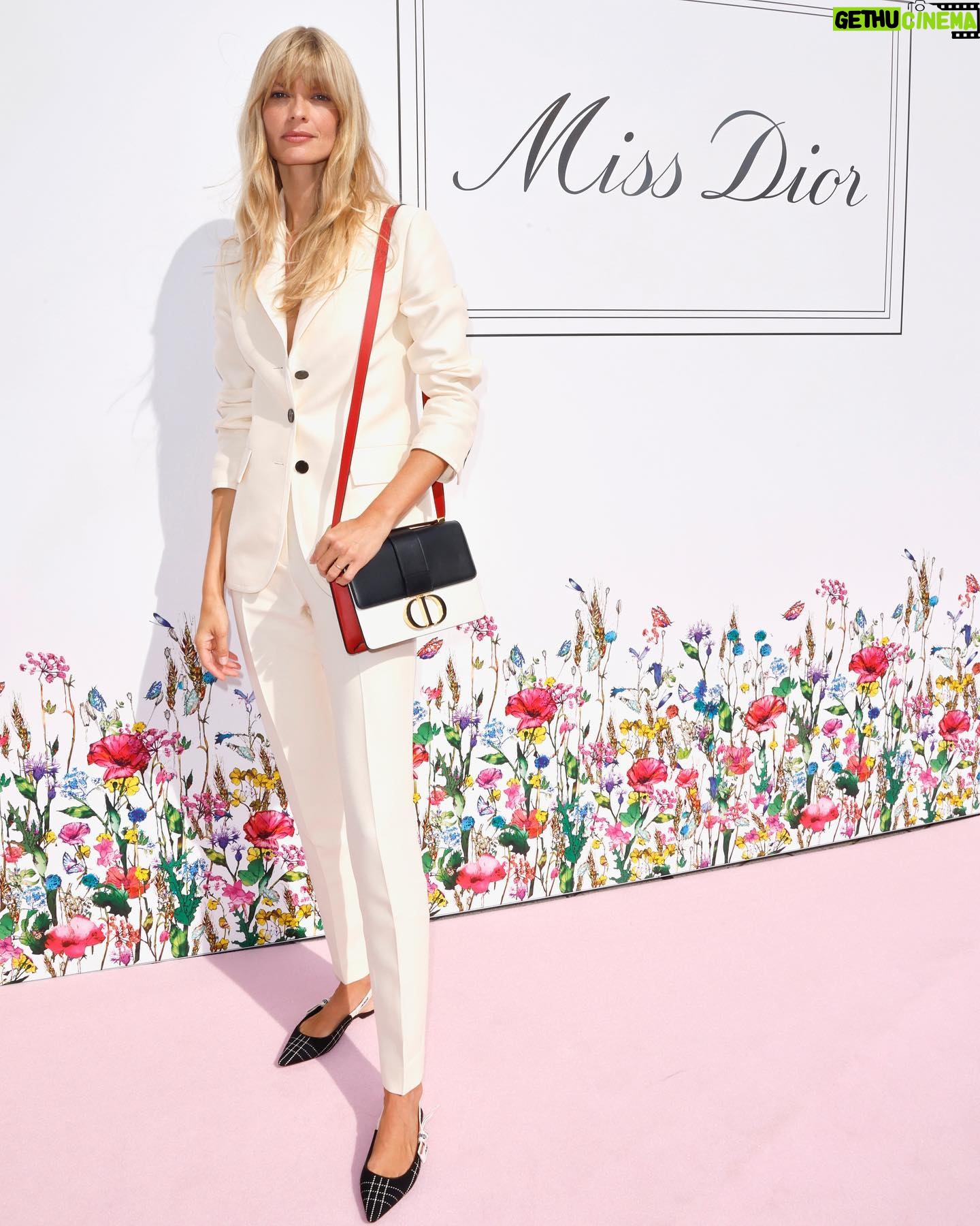 Julia Stegner - 2.8K Likes - Fabulous afternoon with @diorbeauty @diorbeautylovers @dior #MissDior #WakeUpForLove #Dior
with Makeup by @normanpohl & Hair by @straight2themax šø