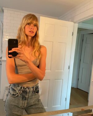 Julia Stegner Instagram - Is it less vain if you throw in a picture of roses in the end 🫣