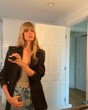 Julia Stegner Instagram - Is it less vain if you throw in a picture of roses in the end 🫣