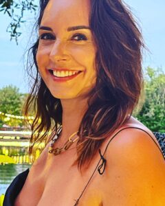Actress Julia Vignali HD Instagram Photos and Wallpapers December 2023