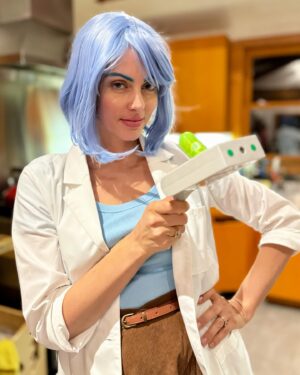 Julia Voth Instagram - In coming from a different dimension near you! Happy Halloween from Sexy Rick *burp* #halloween23 #ricksanchez @rickandmorty