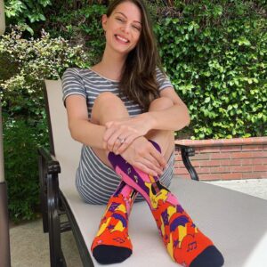 Julia Voth Instagram - @lindaramone makes the happiest @happysocks 😁 #theramones #happysocks #happygirl