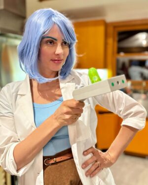 Julia Voth Instagram - In coming from a different dimension near you! Happy Halloween from Sexy Rick *burp* #halloween23 #ricksanchez @rickandmorty