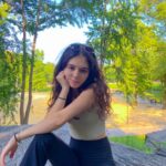 Julia Antonelli Instagram - Thank you Central Park for the background 🌳