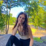 Julia Antonelli Instagram - Thank you Central Park for the background 🌳