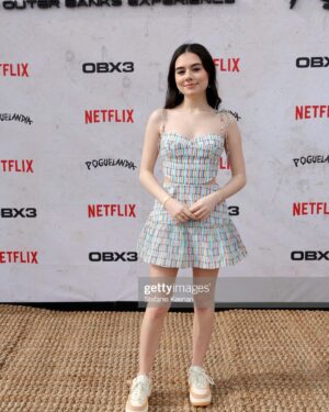 Julia Antonelli Instagram - Take me back to Poguelandia please
Also…. We are coming back for SEASON 4!!!
#obx3 #Poguelandia #obx4

Makeup: @alianamoss 
Hair: @yalinahair 
Outfit: @dani.moralesnyc @amandauprichard 
Photos by @gettyimages