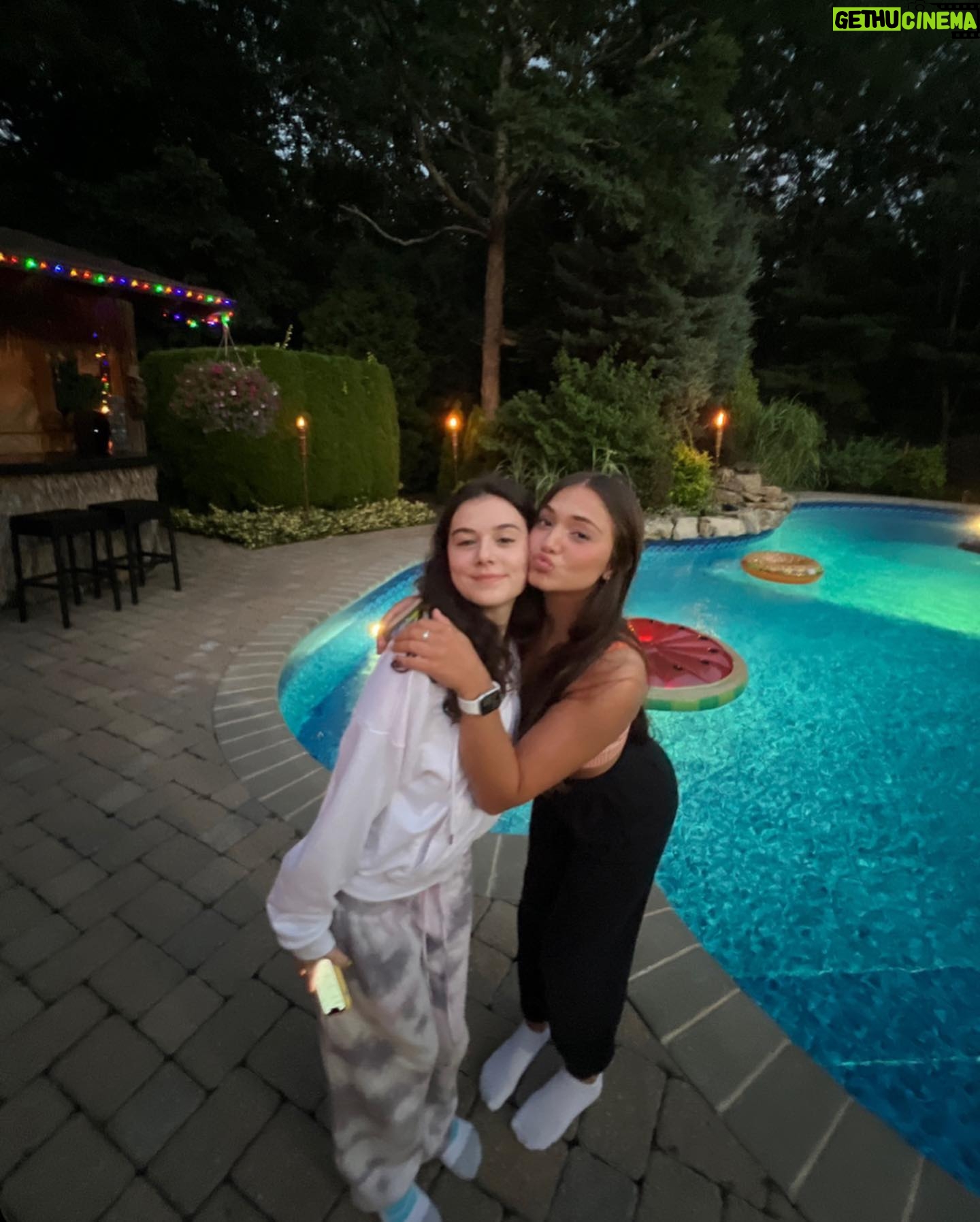 Julia Antonelli Instagram - Just a girl with some of her cute roomies 🥰