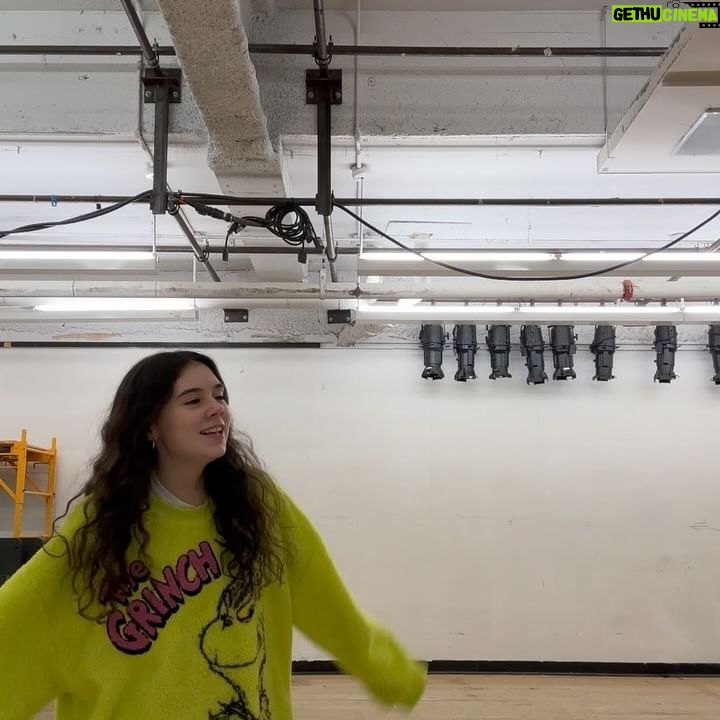 Julia Antonelli Instagram - Singing vids incoming! I never post things like this but these are some of the songs I love to sing :) enjoy (potential cursive singing)
