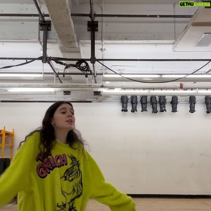 Julia Antonelli Instagram - Singing vids incoming! I never post things like this but these are some of the songs I love to sing :) enjoy (potential cursive singing)