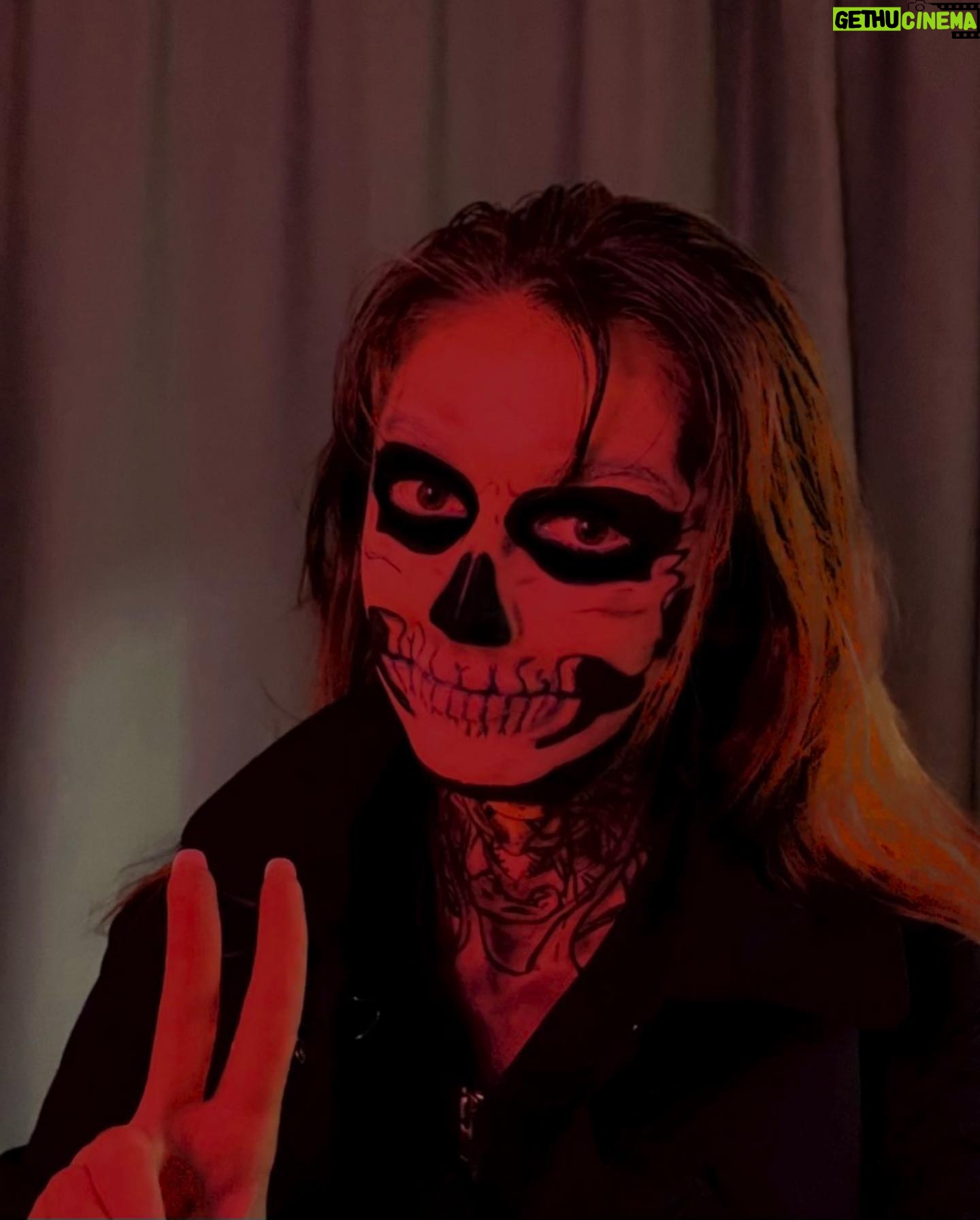 Julia Butters Instagram - Skeleton makeup, pasta and Tina Turner💪
