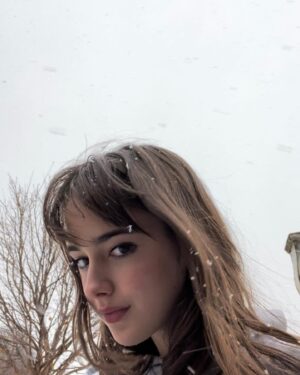 Julia Butters Instagram - Playing in REAL snow in the last days of 2022! It was amazing. Thanks for all the opportunities.