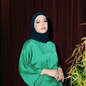 Julia Farhana Marin Instagram - .
I Always have @aliabrtw with me for raya every year.
Effortless