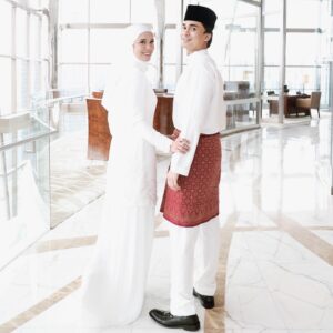 Julia Farhana Marin Instagram - .
Assalamualaikum everyone, 

I would like to share I am officially a wife to @drchehafiz and these are unofficial photos of our solemnization day with both sides of the family but mostly just the two of us for this announcement. We would like to apologize to everyone for the late announcement, to friends, our media friends and everyone who were not aware of our wedding because we wanted a very private gathering with only family members. Our sincerest apologies. 

My husband and I would like to humbly request for everyone’s kind doas as we embark on this journey as a married couple. Thank you everybody. 

Nanti bila official photos are ready we will share ☺️