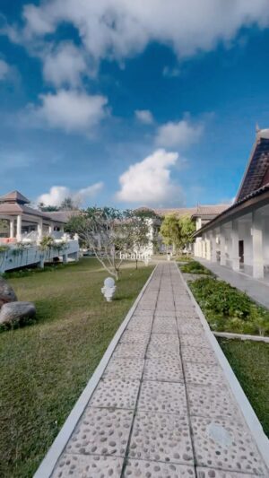 Julia Farhana Marin Instagram - .
@bidong_view_resort quick tour 
When I visited it was full house! 

I loved the pool and how close it is to the beach. I slept with the sound of the waves 🥹 cant wait to visit again! The resort also is nearby to eateries, restaurants, stalls you name it. 

#bidongviewresort 
#bidongviewresort🏝🏝🏝🏝🏝