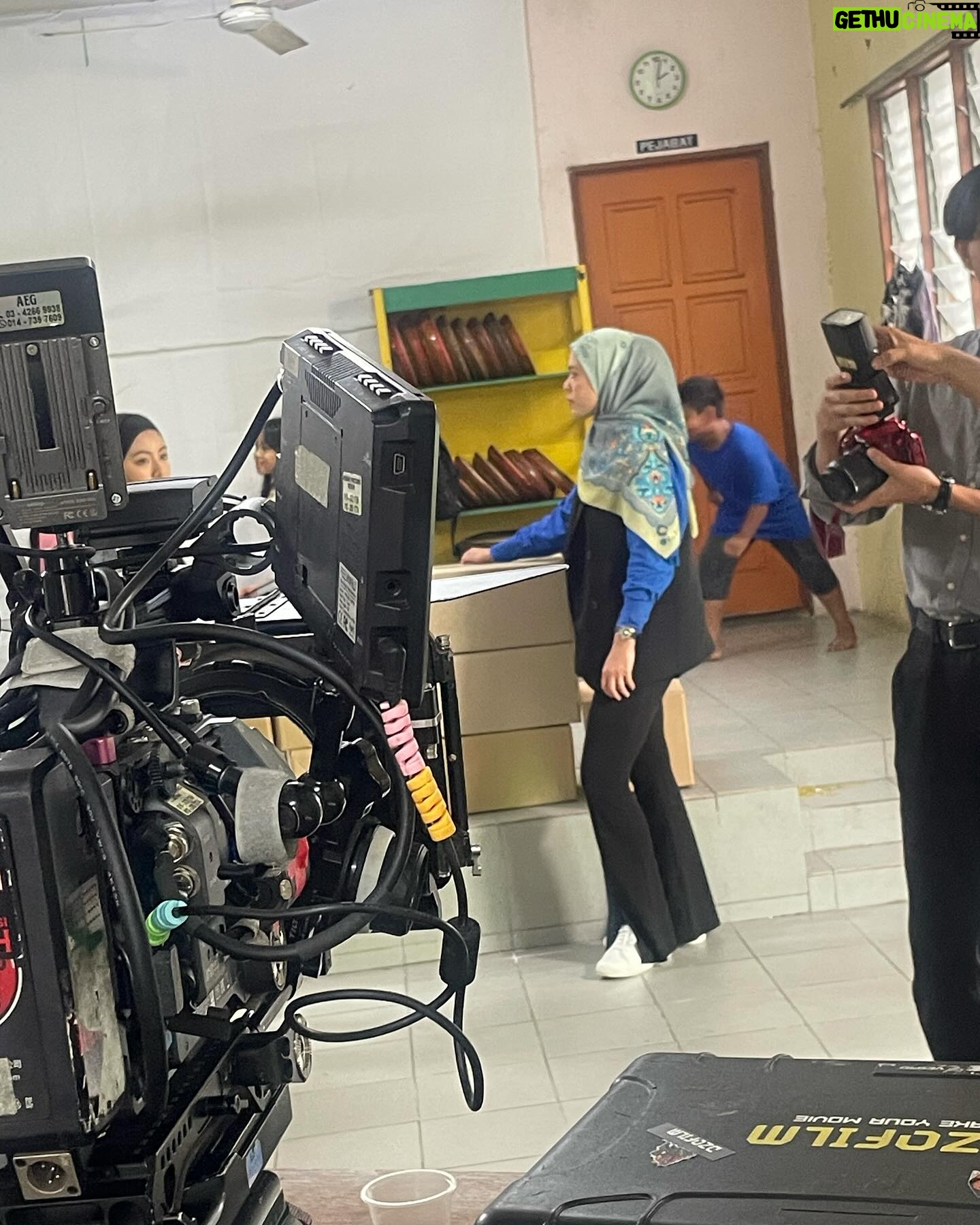 Julia Farhana Marin Instagram - . Guess my character #sesudahbanjir