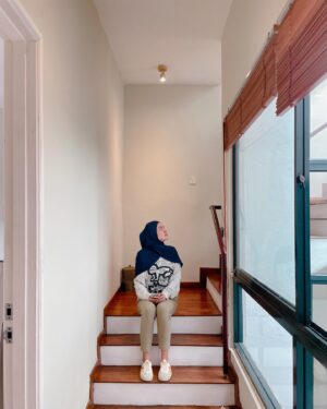 Julia Farhana Marin Instagram - .
I dont like renovations.
Dont enjoy them. 
Will not renovate. 
Keep it as it is. 🥹 

Yet, here we are. 
Never say never. 

Also, some things really need to go- you have to force yourself to hack, remove and throw the old to invite new energy 💕 

Doakan cepat siap, thank you! Tak sabar nak decorate and start making banana cake, lasagna and pizza in my oven.