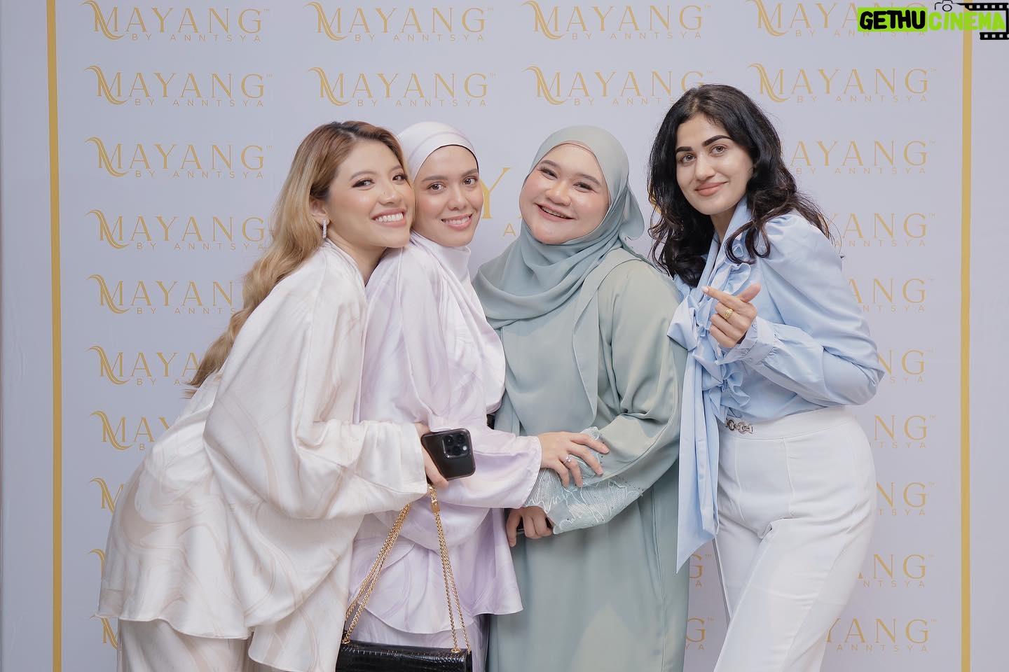 Julia Farhana Marin Instagram - . Our very first mental health awareness event was a mix of love, sisterhood and a lot of self awareness. I have always wanted to bring more girls together to talk about topics that are not normally brought up and I hope these girls will continue to raise awareness within their family, their circle of friends and spread it out to the community ❤️ Couldn’t have done this without our dedicated team; Mayang x Julia Farhana mental health event brought to you by; Me & @anntsya & @mayangbyanntsya team Official clinical psychologist; @the_illuminated_psychologist Event location; @blonde.byseraigroup PA system; @bunyikeeta Thank you all, 1 down 7 to go!! 😍