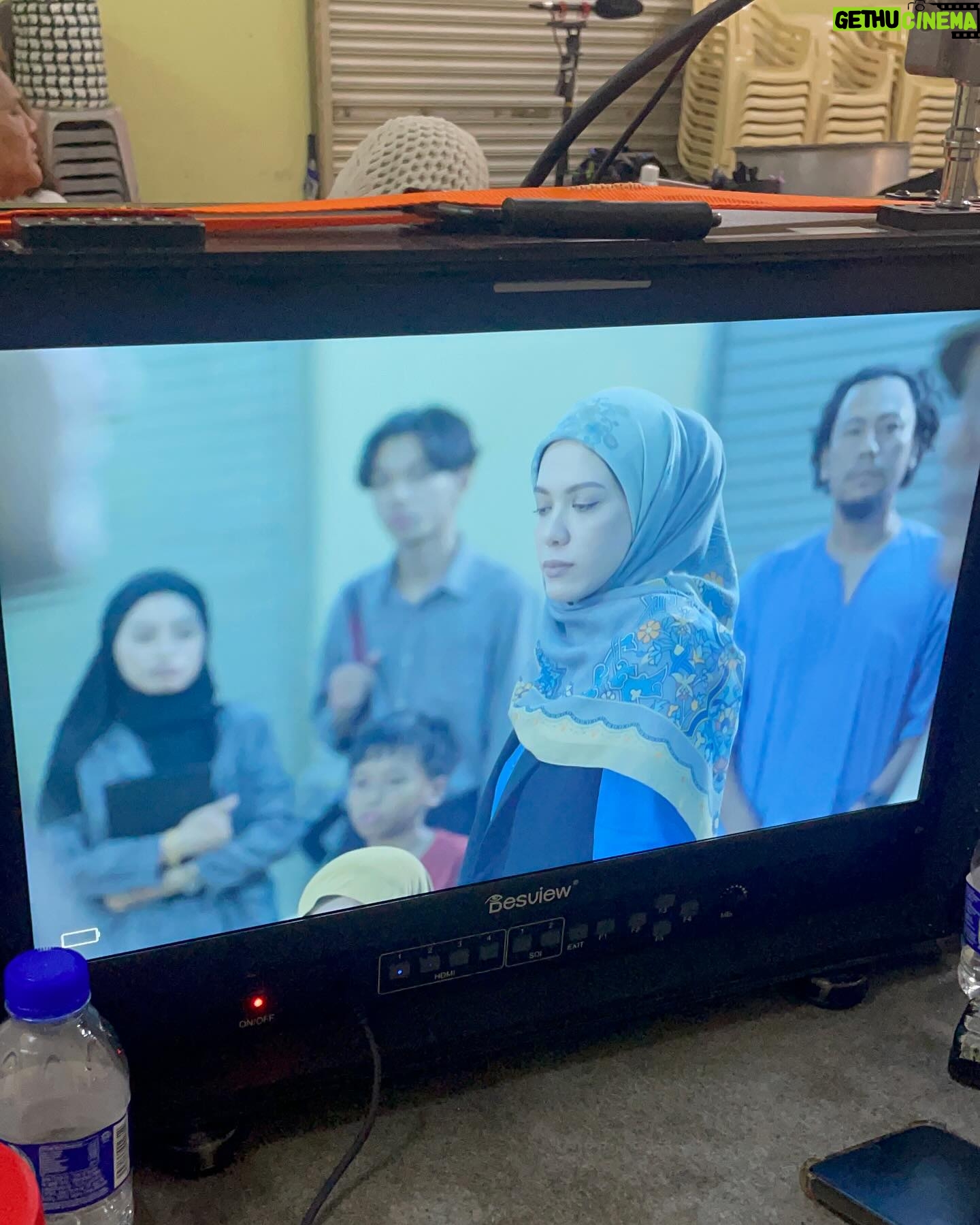 Julia Farhana Marin Instagram - . Guess my character #sesudahbanjir
