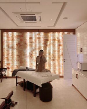 Julia Farhana Marin Instagram - .
I haven’t felt extremely relaxed in a very long time, absolutely loved our time at @mimone.spa located in @theriyazlavanya.langkawi 

Fun fact! 
One of the wall is made of 100% real Himalayan salt and I was amazed because these are the few benefits himalayan salt lamp/light/wall comes with 

- Improves Air Quality
- Help Improve Mood and Energy
- Improves sleep 
- Ease Respiratory Symptoms
- Less Colds and Flu
- Boost Blood Flow
- Sharpen Concentration and Performance

I slept like a baby 🫠 I sleep with a Himalayan salt lamp by my bed side, amazed to see a whole wall made of it! 

❤️ Massage 10/10 (Ara)
❤️ Service 10/10 
❤️ Hospitality 10/10

Will deff be back for more 😘