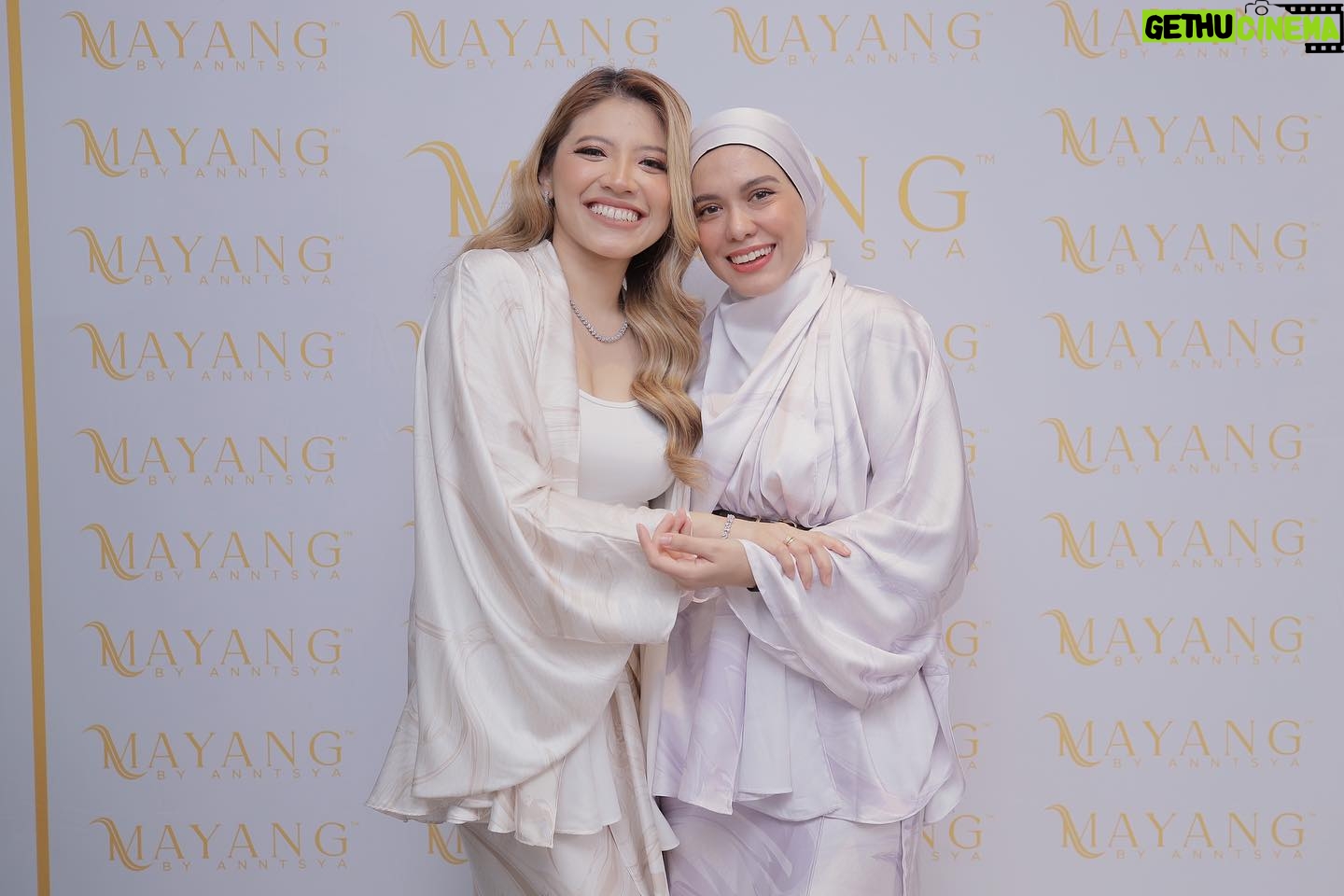 Julia Farhana Marin Instagram - . Our very first mental health awareness event was a mix of love, sisterhood and a lot of self awareness. I have always wanted to bring more girls together to talk about topics that are not normally brought up and I hope these girls will continue to raise awareness within their family, their circle of friends and spread it out to the community ❤️ Couldn’t have done this without our dedicated team; Mayang x Julia Farhana mental health event brought to you by; Me & @anntsya & @mayangbyanntsya team Official clinical psychologist; @the_illuminated_psychologist Event location; @blonde.byseraigroup PA system; @bunyikeeta Thank you all, 1 down 7 to go!! 😍