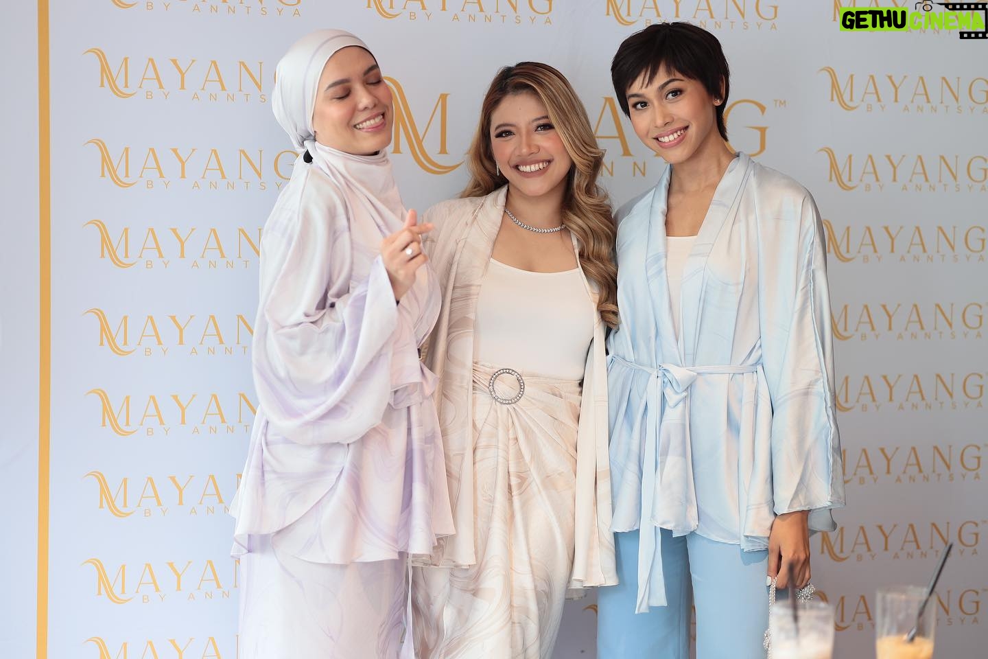 Julia Farhana Marin Instagram - . Our very first mental health awareness event was a mix of love, sisterhood and a lot of self awareness. I have always wanted to bring more girls together to talk about topics that are not normally brought up and I hope these girls will continue to raise awareness within their family, their circle of friends and spread it out to the community ❤️ Couldn’t have done this without our dedicated team; Mayang x Julia Farhana mental health event brought to you by; Me & @anntsya & @mayangbyanntsya team Official clinical psychologist; @the_illuminated_psychologist Event location; @blonde.byseraigroup PA system; @bunyikeeta Thank you all, 1 down 7 to go!! 😍