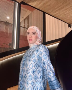 Julia Farhana Marin Instagram - .
The foodie in me was so happy yesterday at @coal.clouds we were served 8 dishes and there is over 30 more to try, I will deff be back! 

Check out my stories for all the food.
Slight food coma was so worth it 

Everything @ferhatnazri recommends is 10/10 

I wore @myvariante