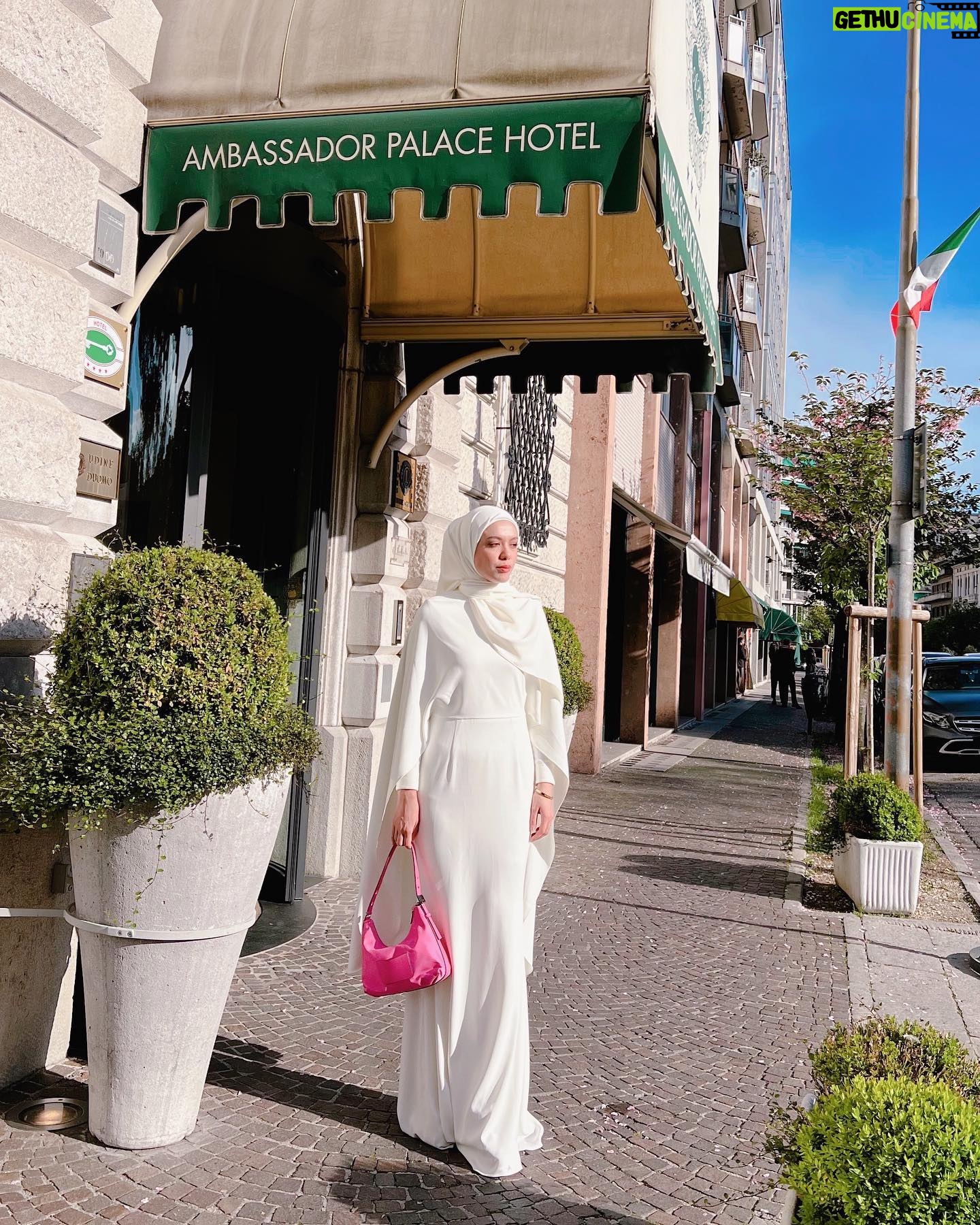 Julia Farhana Marin Instagram - . More of @aliabastamamkl in italy right before the opening night of Far East Film Festival. Kat italy, sunset starts at 815pm π
I was taking my sweet time because I glanced out the balcony and thought to myself, wow.. I still have a lot of time. Doesnt look like sunset anytime soon. Checks time - omg! Im going to be late! Its 7 π« I loved everything about this alia b look, cant get enough of it. Alia b is always elegant, timeless, and effortless β€οΈ