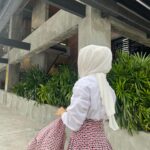 Julia Farhana Marin Instagram - . Snippets of me in @whattowearmalaysia ❤️ Shoes @jellybunnymalaysia Scarf @coveredscarf A little outside of my comfort zone with the style, but I tried! 😬 thank you @whattowearmalaysia for styling me