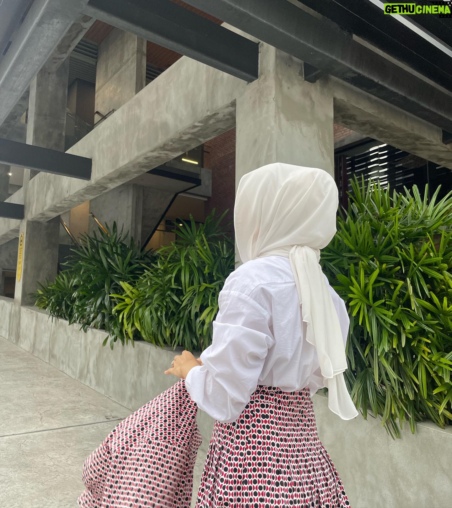 Julia Farhana Marin Instagram - . Snippets of me in @whattowearmalaysia ❤️ Shoes @jellybunnymalaysia Scarf @coveredscarf A little outside of my comfort zone with the style, but I tried! 😬 thank you @whattowearmalaysia for styling me