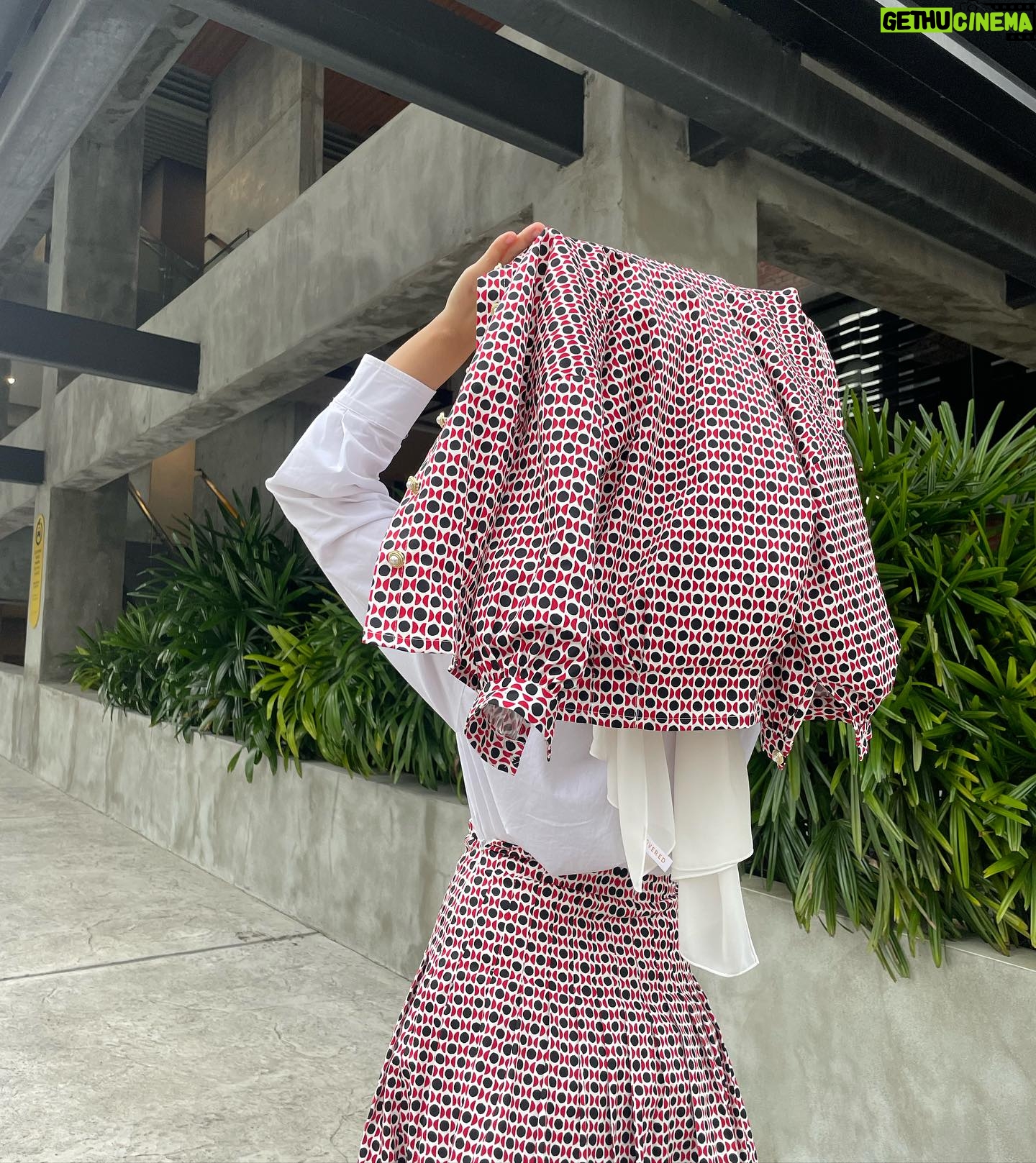 Julia Farhana Marin Instagram - . Snippets of me in @whattowearmalaysia ❤️ Shoes @jellybunnymalaysia Scarf @coveredscarf A little outside of my comfort zone with the style, but I tried! 😬 thank you @whattowearmalaysia for styling me