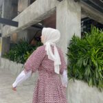 Julia Farhana Marin Instagram - . Snippets of me in @whattowearmalaysia ❤️ Shoes @jellybunnymalaysia Scarf @coveredscarf A little outside of my comfort zone with the style, but I tried! 😬 thank you @whattowearmalaysia for styling me