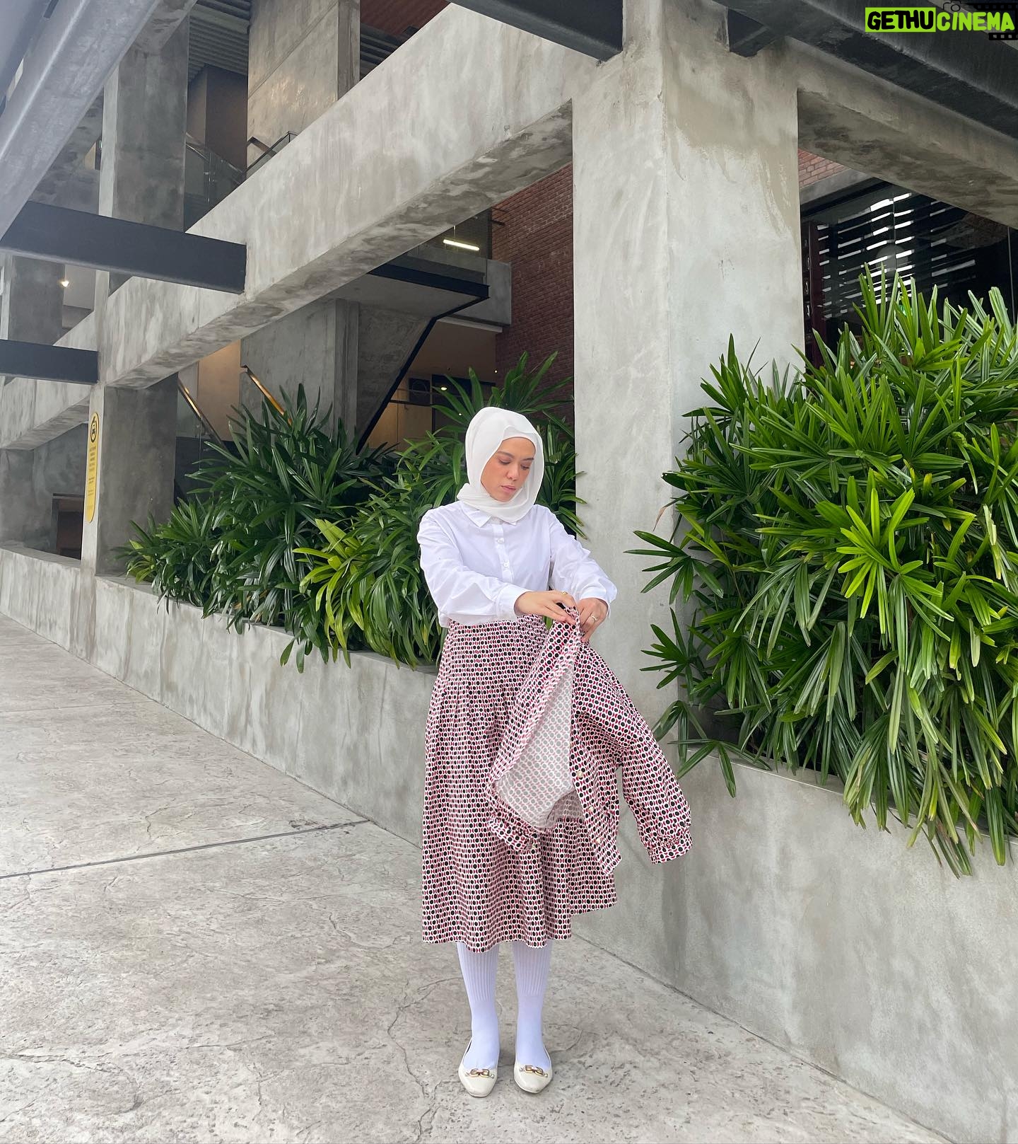 Julia Farhana Marin Instagram - . Snippets of me in @whattowearmalaysia ❤️ Shoes @jellybunnymalaysia Scarf @coveredscarf A little outside of my comfort zone with the style, but I tried! 😬 thank you @whattowearmalaysia for styling me